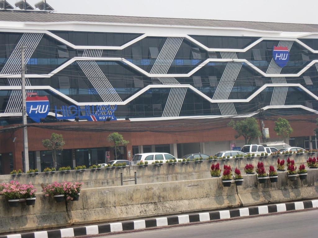 Highway Hotel Chiang Mai Exterior photo
