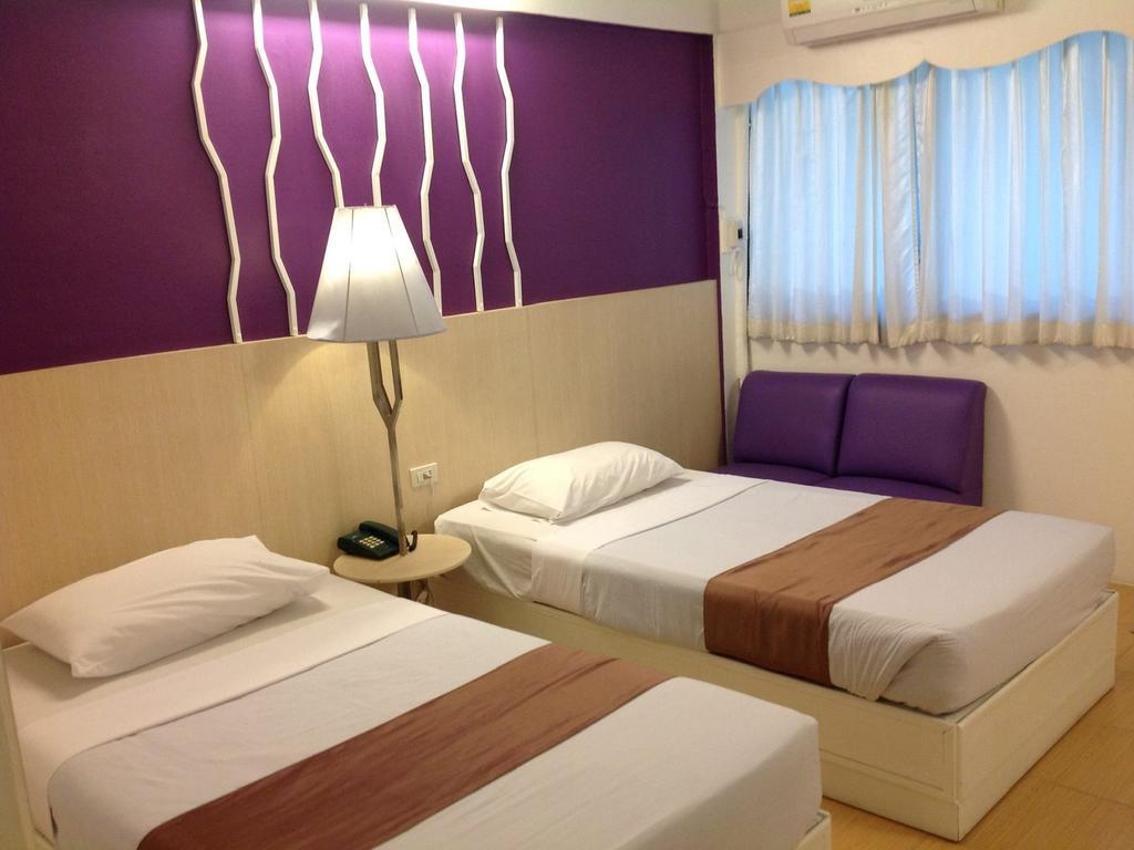 Highway Hotel Chiang Mai Room photo