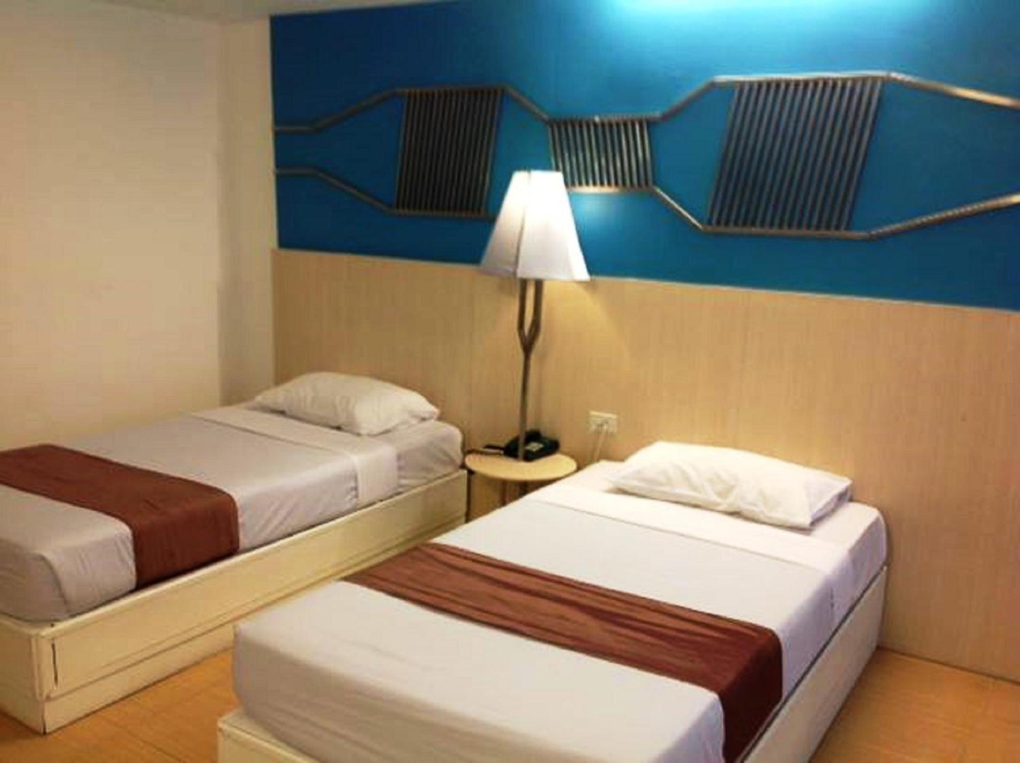 Highway Hotel Chiang Mai Exterior photo